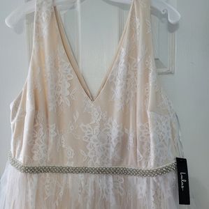 Brand new never worn 3x sleeveless wedding dress